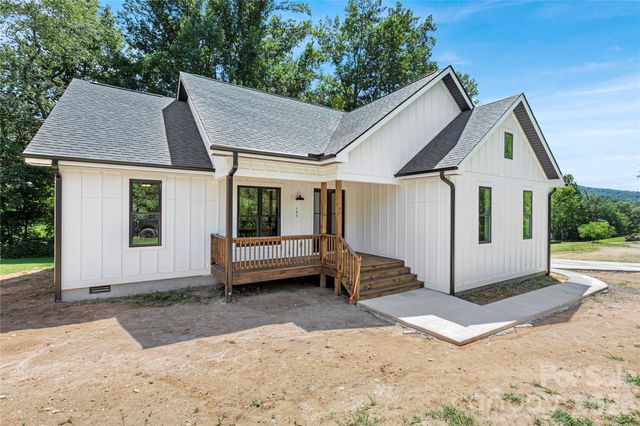 146 Cliff Road, Penrose, NC 28766
