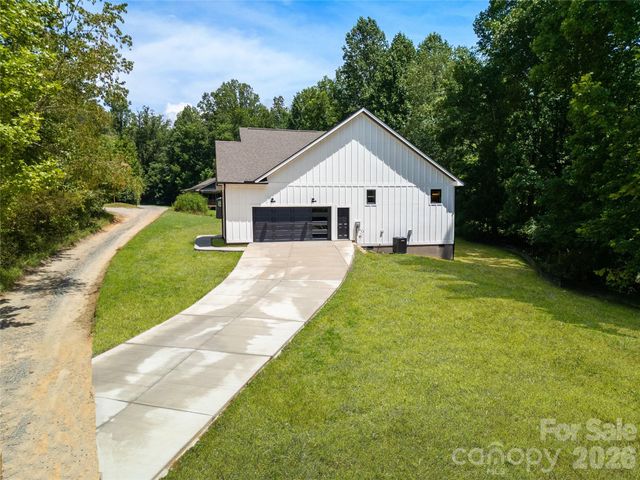 146 Cliff Road, Penrose, NC 28766