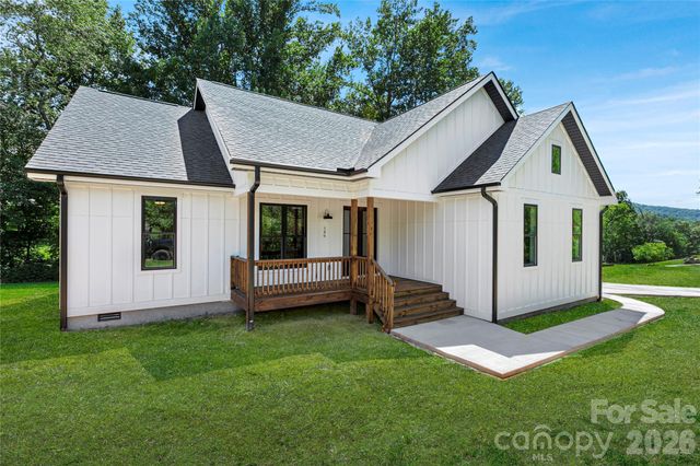 146 Cliff Road, Penrose, NC 28766