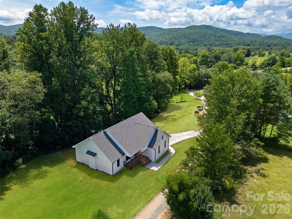 146 Cliff Road, Penrose, NC 28766