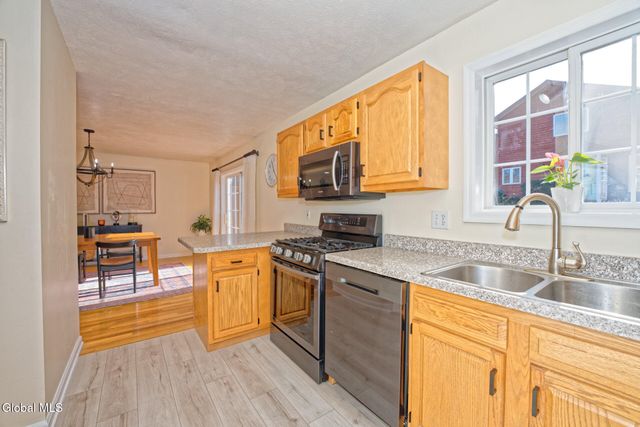 1 Tracey Court, Troy, NY 12180