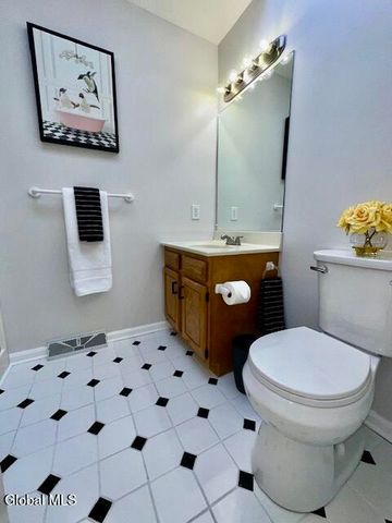 1 Tracey Court, Troy, NY 12180