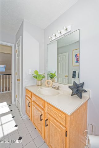 1 Tracey Court, Troy, NY 12180