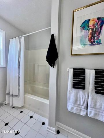 1 Tracey Court, Troy, NY 12180