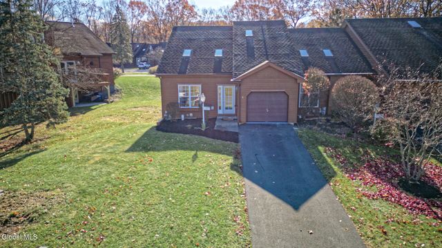 1 Tracey Court, Troy, NY 12180