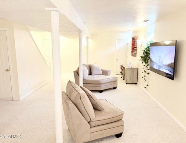 1 Tracey Court, Troy, NY 12180