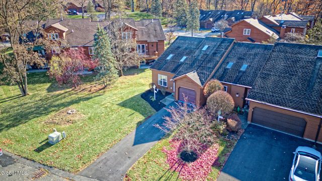 1 Tracey Court, Troy, NY 12180