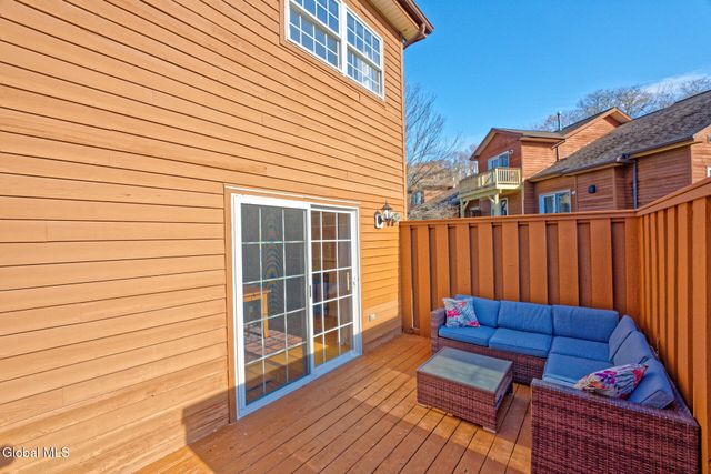 1 Tracey Court, Troy, NY 12180