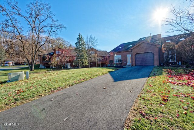 1 Tracey Court, Troy, NY 12180