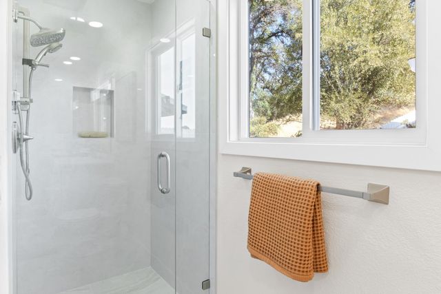 2495 Meadow Creek Rd, Lincoln, CA 95648