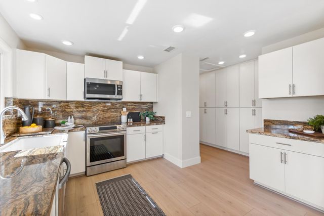 2495 Meadow Creek Rd, Lincoln, CA 95648