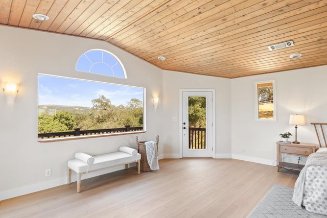 2495 Meadow Creek Rd, Lincoln, CA 95648