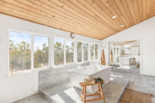 2495 Meadow Creek Rd, Lincoln, CA 95648