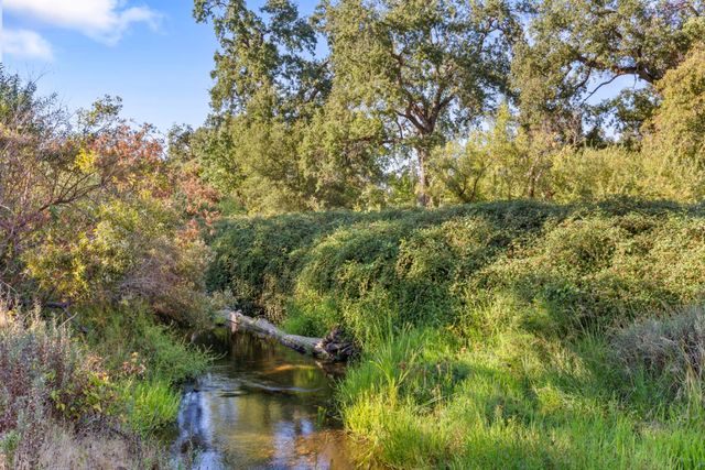 2495 Meadow Creek Rd, Lincoln, CA 95648