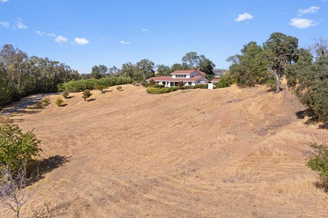 2495 Meadow Creek Rd, Lincoln, CA 95648