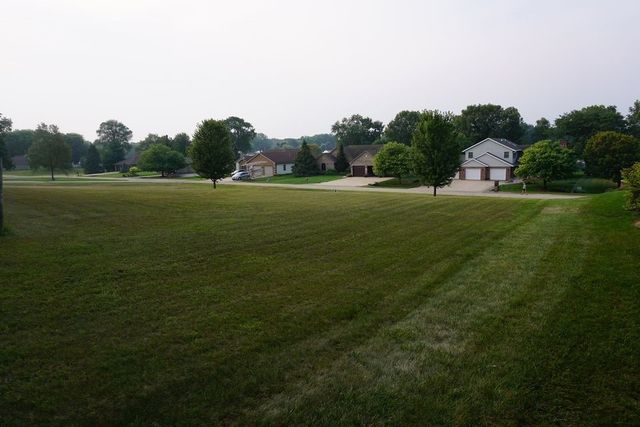 334 Rockside Drive, Dixon, IL 61021