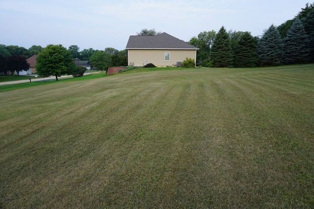 334 Rockside Drive, Dixon, IL 61021