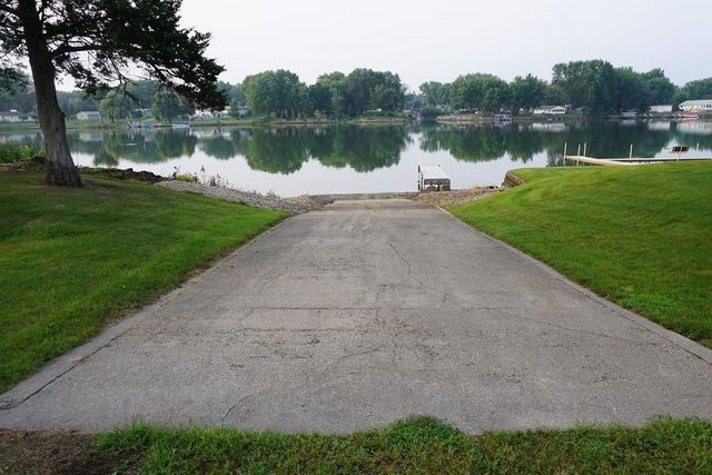 334 Rockside Drive, Dixon, IL 61021