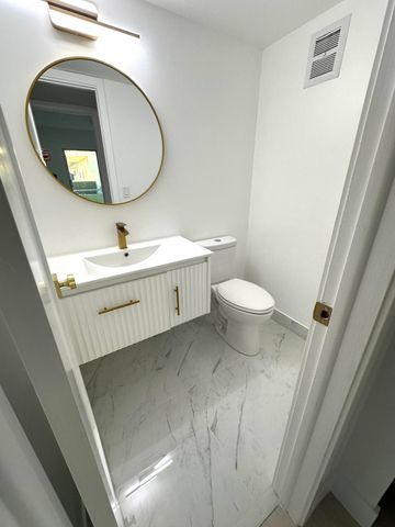 121 Sheffield F, West Palm Beach, FL 33417