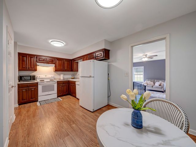 100 Oak Ave, Dickson, TN 37055