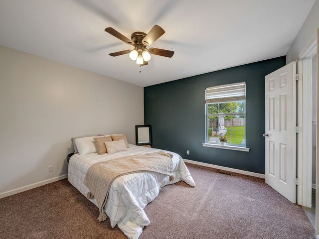 100 Oak Ave, Dickson, TN 37055