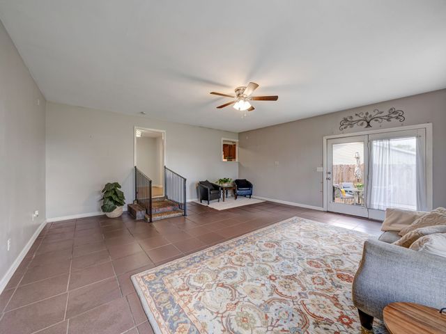 100 Oak Ave, Dickson, TN 37055