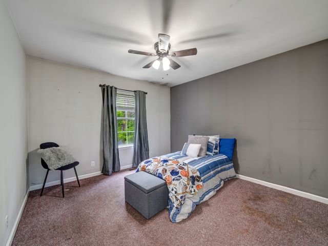 100 Oak Ave, Dickson, TN 37055