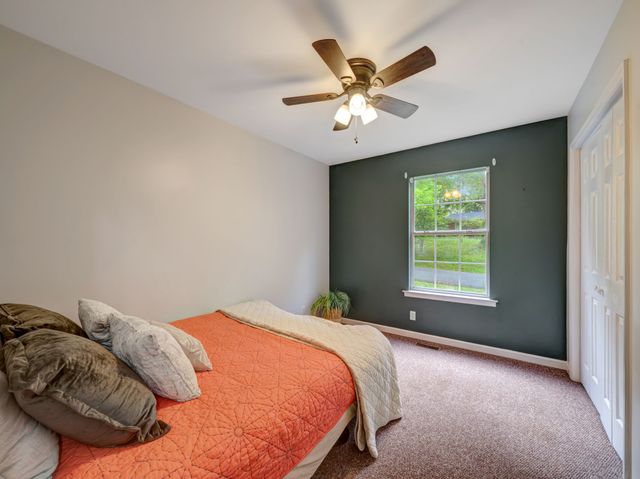 100 Oak Ave, Dickson, TN 37055