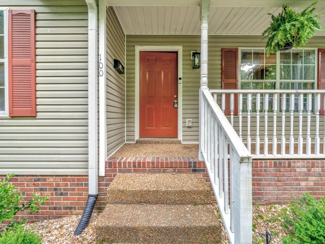 100 Oak Ave, Dickson, TN 37055