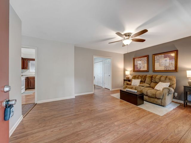 100 Oak Ave, Dickson, TN 37055
