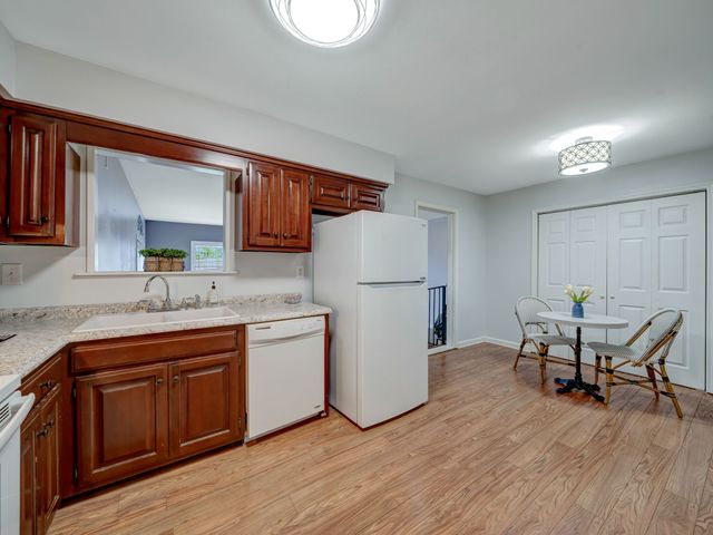 100 Oak Ave, Dickson, TN 37055