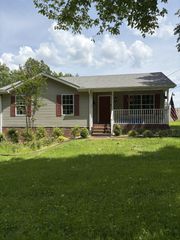100 Oak Ave, Dickson, TN 37055