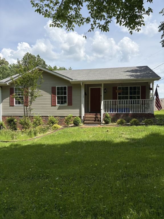 100 Oak Ave, Dickson, TN 37055