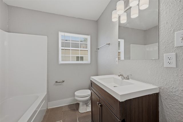 215 W Walker Street, Denison, TX 75020