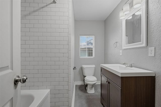 215 W Walker Street, Denison, TX 75020
