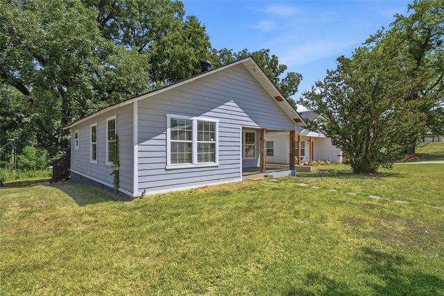 215 W Walker Street, Denison, TX 75020