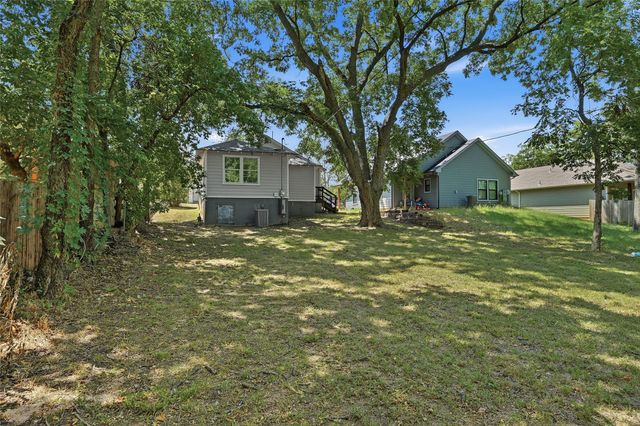 215 W Walker Street, Denison, TX 75020
