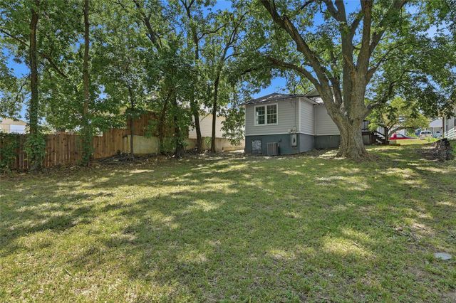 215 W Walker Street, Denison, TX 75020