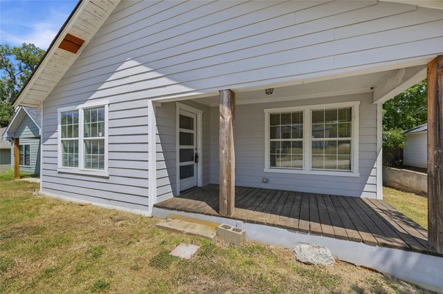 215 W Walker Street, Denison, TX 75020