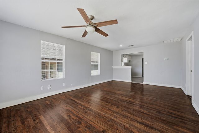215 W Walker Street, Denison, TX 75020