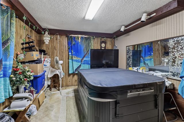 4305 NE Arthur Avenue, Des Moines, IA 50317