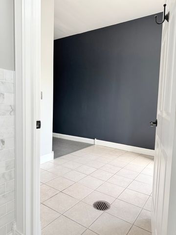 4937 W Foster Avenue, Chicago, IL 60630