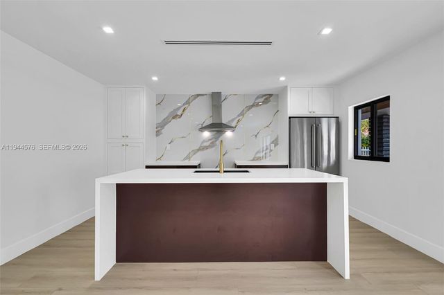 12860 NE 10th Ave, North Miami, FL 33161