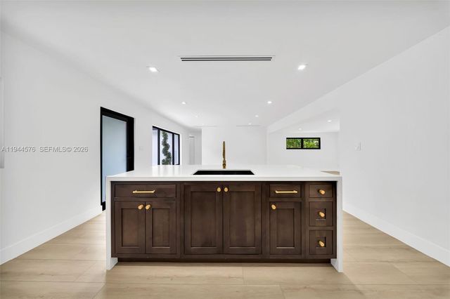 12860 NE 10th Ave, North Miami, FL 33161