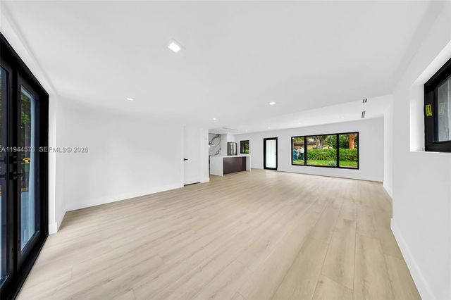 12860 NE 10th Ave, North Miami, FL 33161