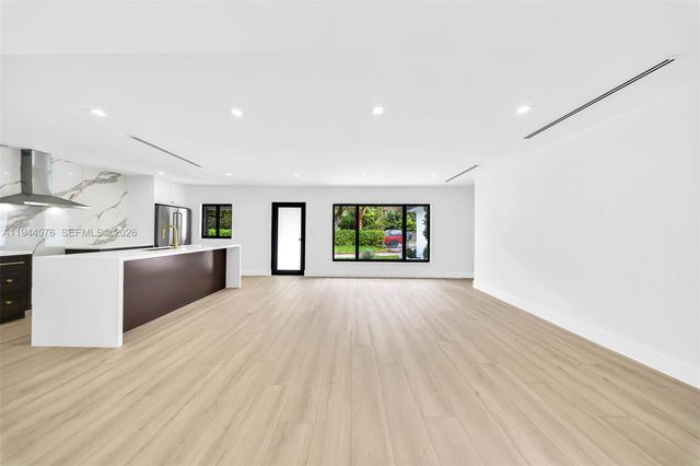 12860 NE 10th Ave, North Miami, FL 33161