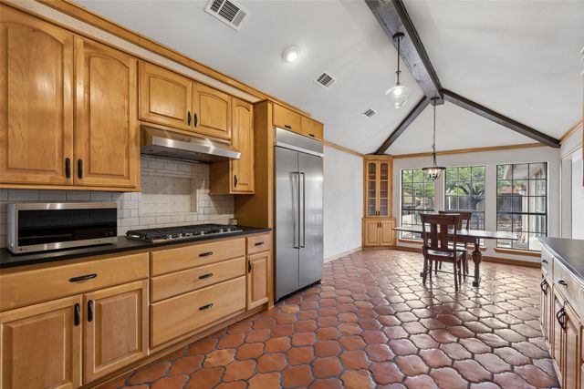 4 Eastshore Road, Heath, TX 75032