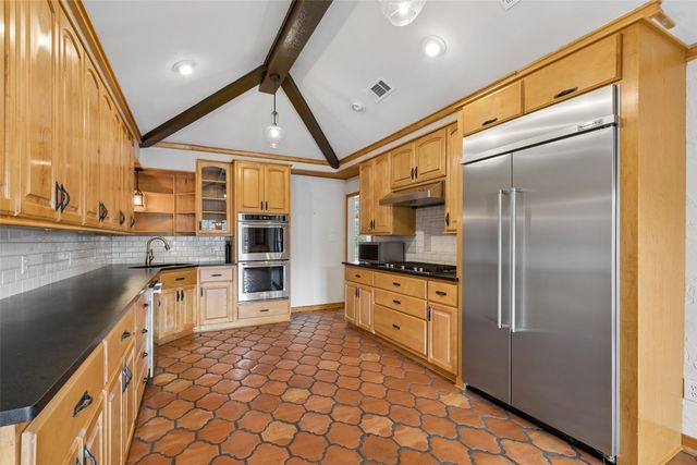 4 Eastshore Road, Heath, TX 75032