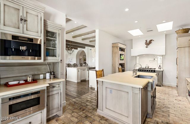 8531 N 49TH Street, Paradise Valley, AZ 85253