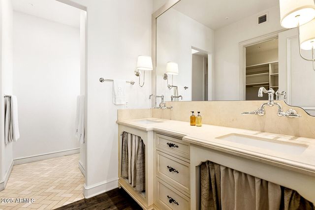8531 N 49TH Street, Paradise Valley, AZ 85253